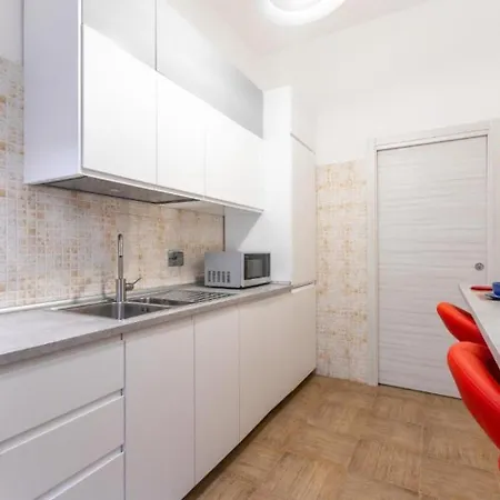 - Trastevere Train Station Apartamento